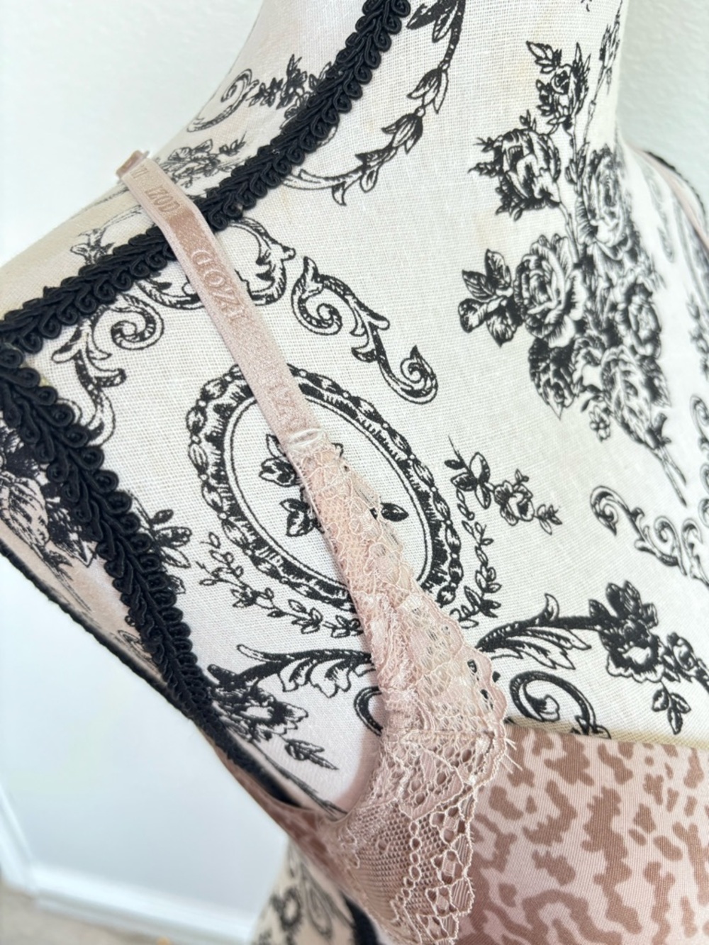 Izod Leopard Print Lace Trim Bra in Taupe 36B Underwire EUC - Picture 7 of 13